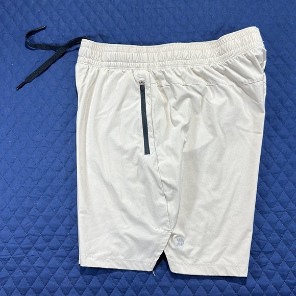 All In Motion Running Shorts. Men’s Medium. Light Tan. Zipper Pockets. No Liner. - Picture 3 of 8